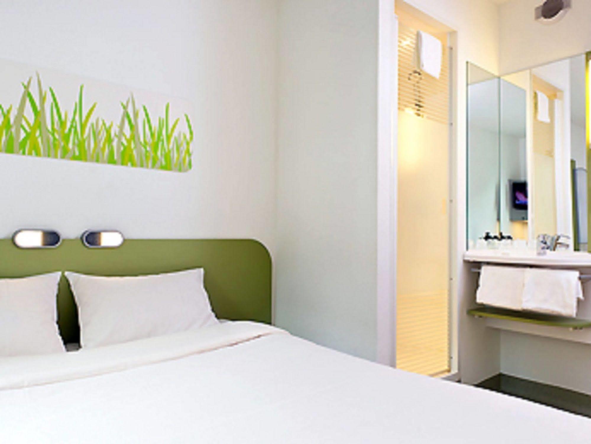 Ibis Budget Brignoles Provence Exterior photo